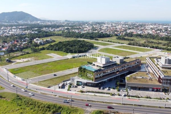 Terreno à venda com 450m², 2 vagas no bairro Campeche em Florianópolis