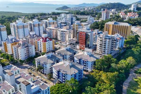 Apartamento à venda com 51m², 1 quarto, 1 vaga no bairro Itacorubi em Florianópolis