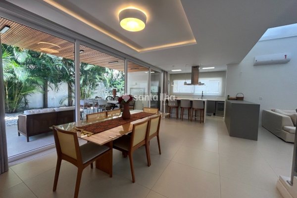 Casa em Condomínio para alugar ou comprar com 417m², 5 quartos, 4 suítes, 2 vagas no bairro Rio Tavares em Florianópolis