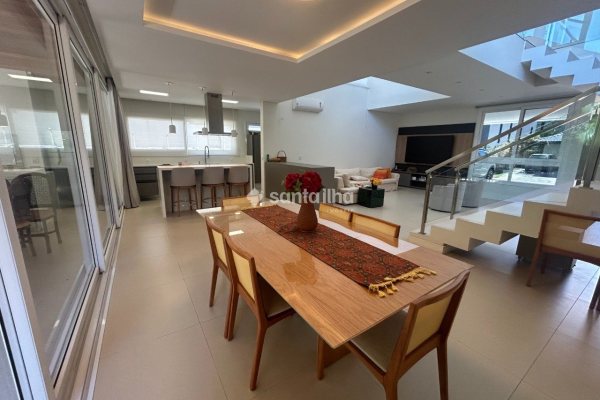 Casa em Condomínio para alugar ou comprar com 417m², 5 quartos, 4 suítes, 2 vagas no bairro Rio Tavares em Florianópolis