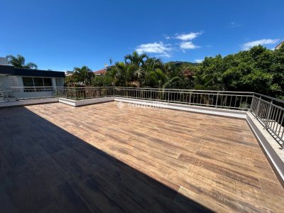 Casa em Condomínio para alugar ou comprar com 417m², 5 quartos, 4 suítes, 2 vagas no bairro Rio Tavares em Florianópolis - Foto 37