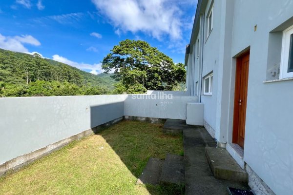 Casa à venda com 112m², 3 quartos, 1 suíte, 2 vagas no bairro Rio Tavares em Florianópolis
