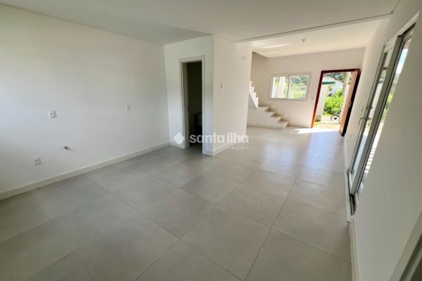 Casa à venda com 112m², 3 quartos, 1 suíte, 2 vagas no bairro Rio Tavares em Florianópolis