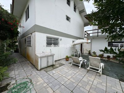 Casa à venda com 250m², 3 quartos, 1 suíte, 2 vagas no bairro Campeche em Florianópolis - Foto 10