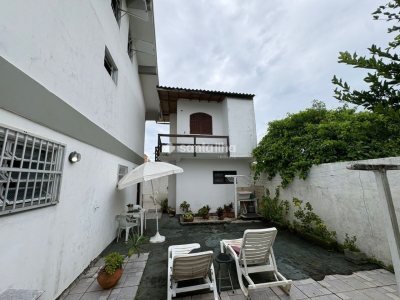 Casa à venda com 250m², 3 quartos, 1 suíte, 2 vagas no bairro Campeche em Florianópolis - Foto 11