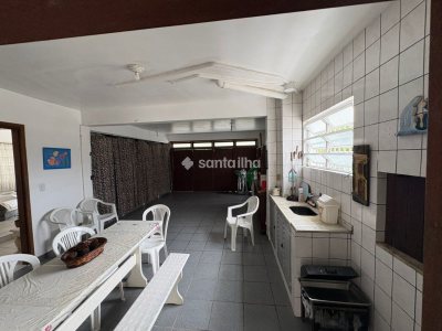 Casa à venda com 250m², 3 quartos, 1 suíte, 2 vagas no bairro Campeche em Florianópolis - Foto 19