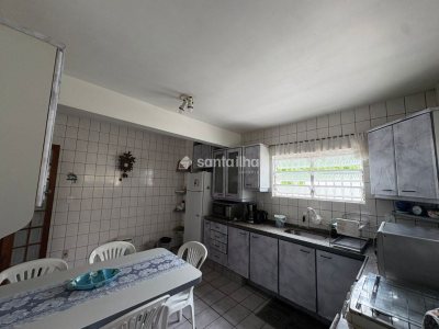Casa à venda com 250m², 3 quartos, 1 suíte, 2 vagas no bairro Campeche em Florianópolis - Foto 24