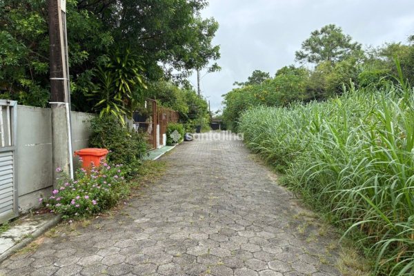 Casa à venda com 250m², 3 quartos, 1 suíte, 2 vagas no bairro Campeche em Florianópolis