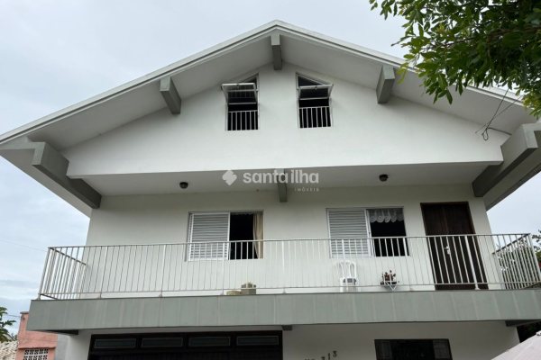 Casa à venda com 250m², 3 quartos, 1 suíte, 2 vagas no bairro Campeche em Florianópolis