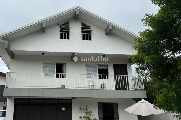 Casa à venda com 250m², 3 quartos, 1 suíte, 2 vagas no bairro Campeche em Florianópolis
