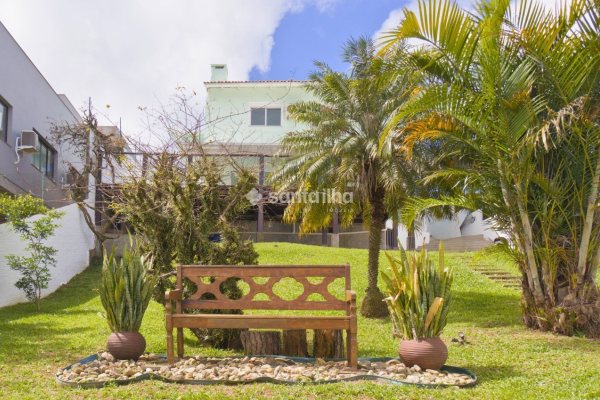 Casa à venda com 298m², 3 quartos, 2 suítes, 6 vagas no bairro José Mendes em Florianópolis