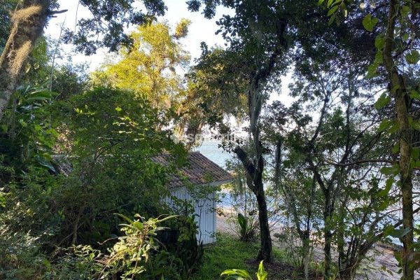 Terreno à venda com 27.629m² no bairro Lagoa da Conceição em Florianópolis