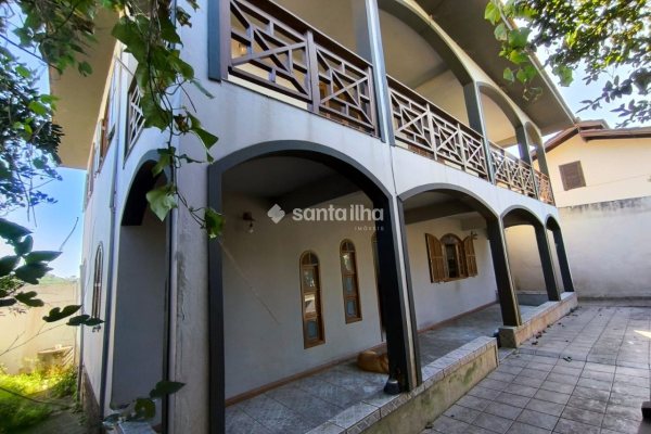 Casa à venda com 274m², 5 quartos, 1 suíte, 1 vaga no bairro Tapera em Florianópolis