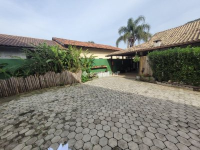 Casa à venda com 175m², 6 quartos, 1 suíte, 5 vagas no bairro Rio Tavares em Florianópolis - Foto 27