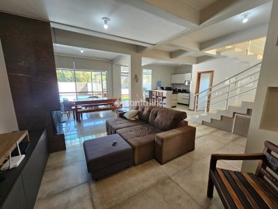 Casa à venda com 264m², 3 quartos, 1 suíte, 3 vagas no bairro Açores em Florianópolis - Foto 9