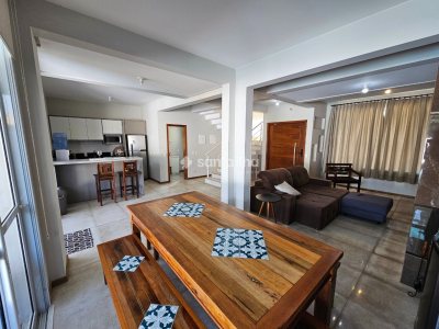 Casa à venda com 264m², 3 quartos, 1 suíte, 3 vagas no bairro Açores em Florianópolis - Foto 11