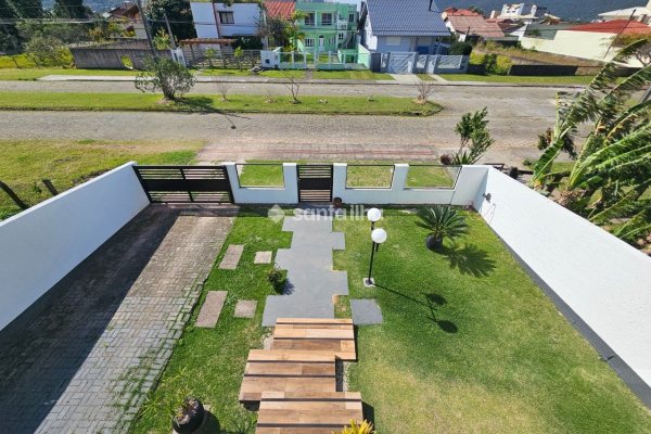 Casa à venda com 264m², 3 quartos, 1 suíte, 3 vagas no bairro Açores em Florianópolis