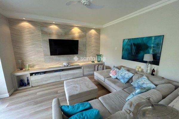 Apartamento para alugar ou comprar com 157m², 3 quartos, 1 suíte, 2 vagas no bairro Lagoa da Conceição em Florianópolis