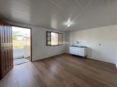 Casa para alugar com 35m², 1 quarto no bairro Campeche em Florianópolis - Foto 2