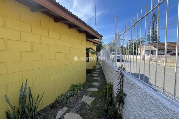 Casa para alugar com 35m², 1 quarto no bairro Campeche em Florianópolis