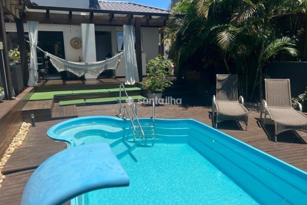 Casa em Condomínio para alugar com 350m², 3 quartos, 3 suítes, 2 vagas no bairro Rio Tavares em Florianópolis