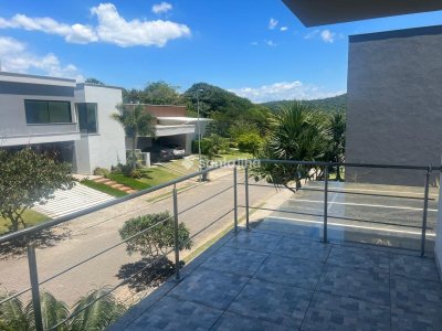 Casa em Condomínio para alugar com 350m², 3 quartos, 3 suítes, 2 vagas no bairro Rio Tavares em Florianópolis - Foto 16