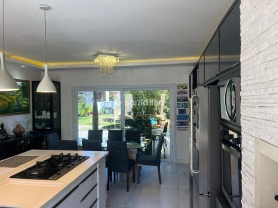 Casa em Condomínio para alugar com 350m², 3 quartos, 3 suítes, 2 vagas no bairro Rio Tavares em Florianópolis - Foto 8