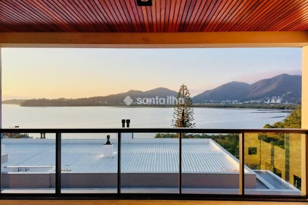 Apartamento à venda com 134m², 3 quartos, 3 suítes, 4 vagas no bairro João Paulo em Florianópolis