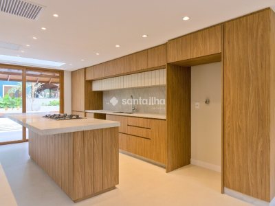 Casa em Condomínio à venda com 350m², 3 quartos, 3 suítes, 2 vagas no bairro Rio Tavares em Florianópolis - Foto 19