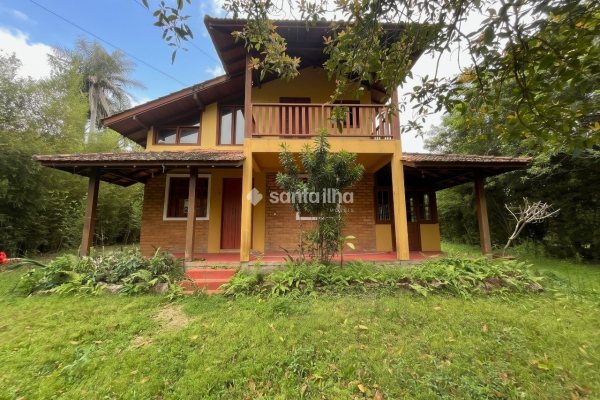 Casa para alugar com 125m², 4 quartos, 1 suíte, 5 vagas no bairro Campeche em Florianópolis
