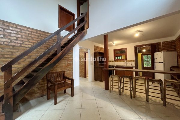 Casa para alugar com 125m², 4 quartos, 1 suíte, 5 vagas no bairro Campeche em Florianópolis