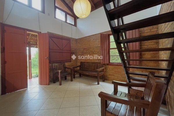 Casa para alugar com 125m², 4 quartos, 1 suíte, 5 vagas no bairro Campeche em Florianópolis