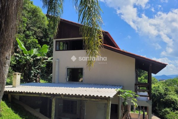Casa à venda com 200m², 3 quartos, 2 vagas no bairro Ribeirão da Ilha em Florianópolis