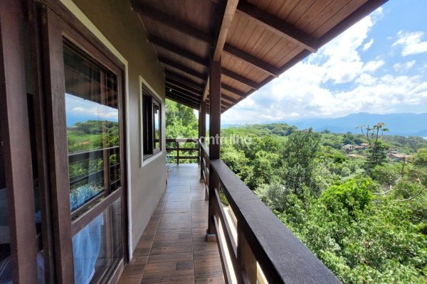 Casa à venda com 200m², 3 quartos, 2 vagas no bairro Ribeirão da Ilha em Florianópolis