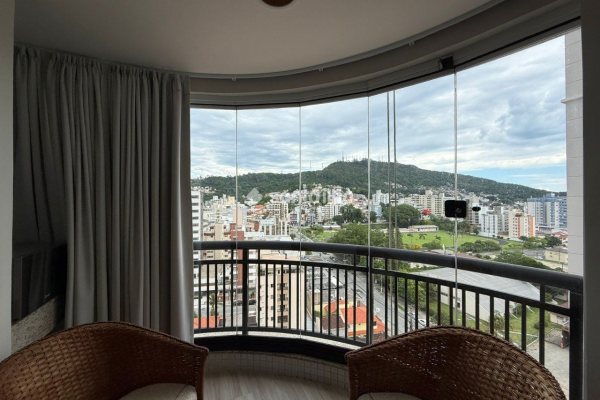 Apartamento à venda com 82m², 3 quartos, 1 suíte, 2 vagas no bairro Trindade em Florianópolis