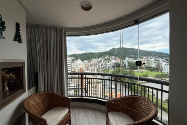 Apartamento à venda com 82m², 3 quartos, 1 suíte, 2 vagas no bairro Trindade em Florianópolis
