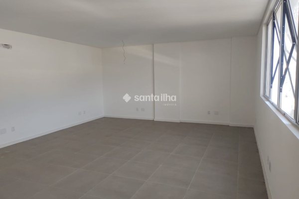 Sala/Conjunto à venda com 43m², 1 vaga no bairro Saco dos Limões em Florianópolis
