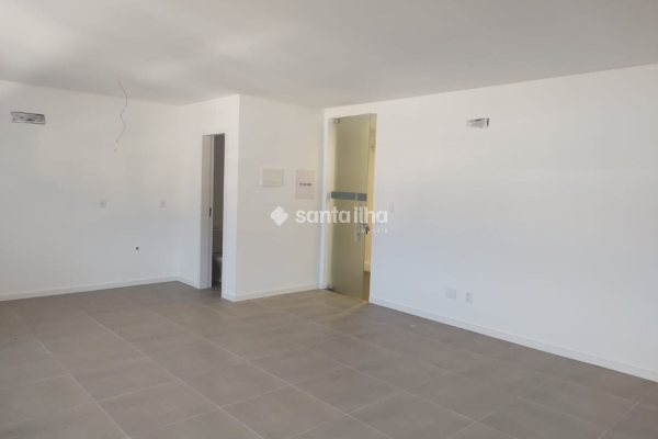 Sala/Conjunto à venda com 43m², 1 vaga no bairro Saco dos Limões em Florianópolis