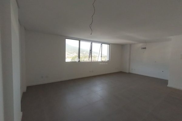 Sala/Conjunto à venda com 43m², 1 vaga no bairro Saco dos Limões em Florianópolis