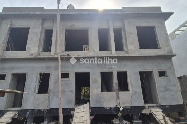 Casa à venda com 117m², 3 quartos, 1 suíte, 2 vagas no bairro Ribeirão da Ilha em Florianópolis
