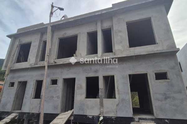 Casa à venda com 117m², 3 quartos, 1 suíte, 2 vagas no bairro Ribeirão da Ilha em Florianópolis