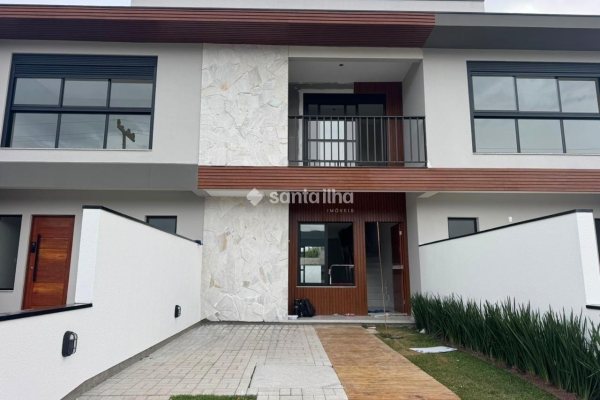 Casa à venda com 118m², 3 quartos, 1 suíte, 2 vagas no bairro Campeche em Florianópolis