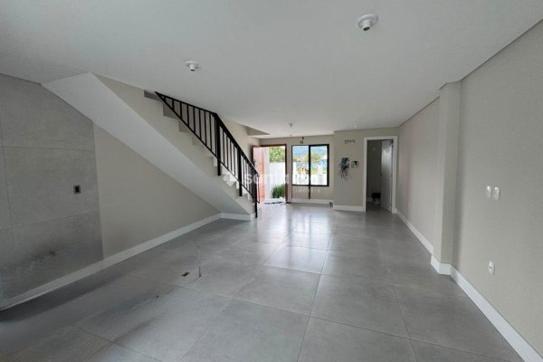 Casa à venda com 118m², 3 quartos, 1 suíte, 2 vagas no bairro Campeche em Florianópolis
