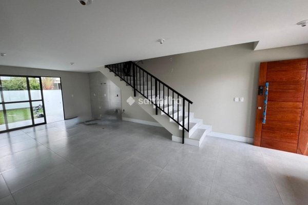 Casa à venda com 118m², 3 quartos, 1 suíte, 2 vagas no bairro Campeche em Florianópolis