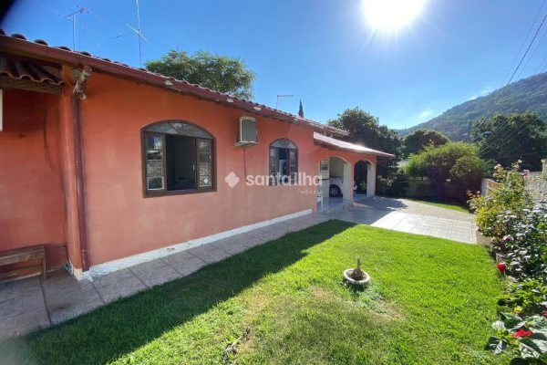 Casa à venda com 110m², 3 quartos, 1 suíte, 2 vagas no bairro Rio Tavares em Florianópolis