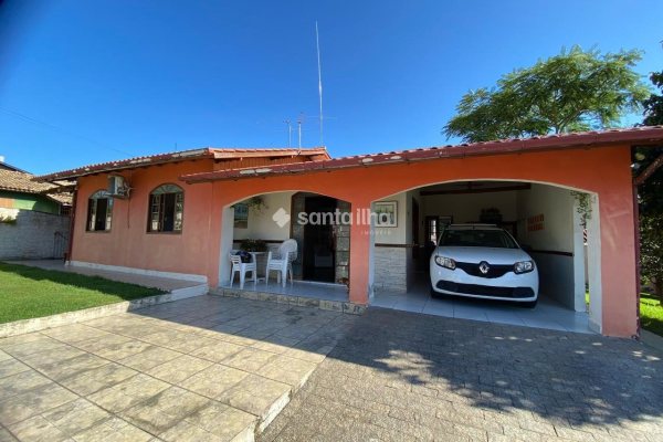 Casa à venda com 110m², 3 quartos, 1 suíte, 2 vagas no bairro Rio Tavares em Florianópolis