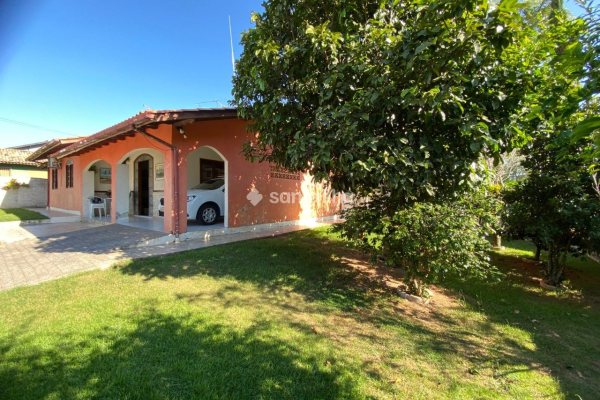 Casa à venda com 110m², 3 quartos, 1 suíte, 2 vagas no bairro Rio Tavares em Florianópolis