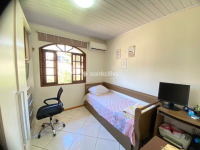 Casa à venda com 110m², 3 quartos, 1 suíte, 2 vagas no bairro Rio Tavares em Florianópolis - Foto 13
