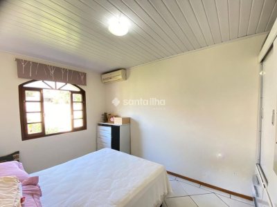 Casa à venda com 110m², 3 quartos, 1 suíte, 2 vagas no bairro Rio Tavares em Florianópolis - Foto 14