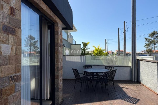 Casa à venda com 123m², 3 quartos, 1 suíte, 1 vaga no bairro Campeche em Florianópolis
